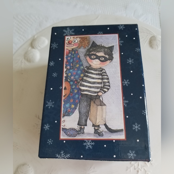 Lang and Wise 1998  Ceramic Ornament   Masked Cat - Picture 1 of 12